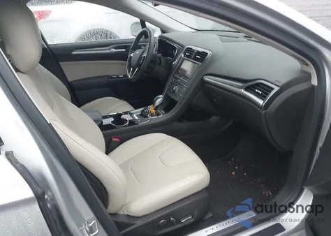 2014 Ford Fusion Hybrid Titanium z USA, uszkodzony, nr VIN 3FA6P0RUXER274315